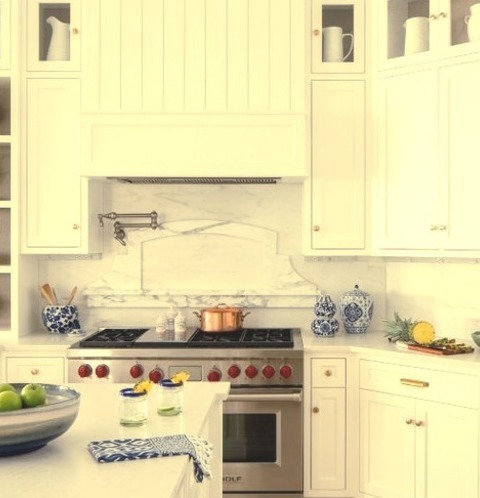 Tampa Dining KitchenA Mid-sized Tuscan L-shaped Eat-in Kitchen Design Example With A Medium Tone Wood