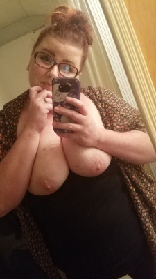 howdykayla:  Because it’s fun to go to the bathroom and send titty pics to Daddy ❤