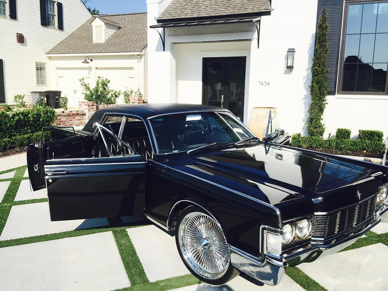 jeremylawson: Beautiful black 1968 Lincoln Continental.