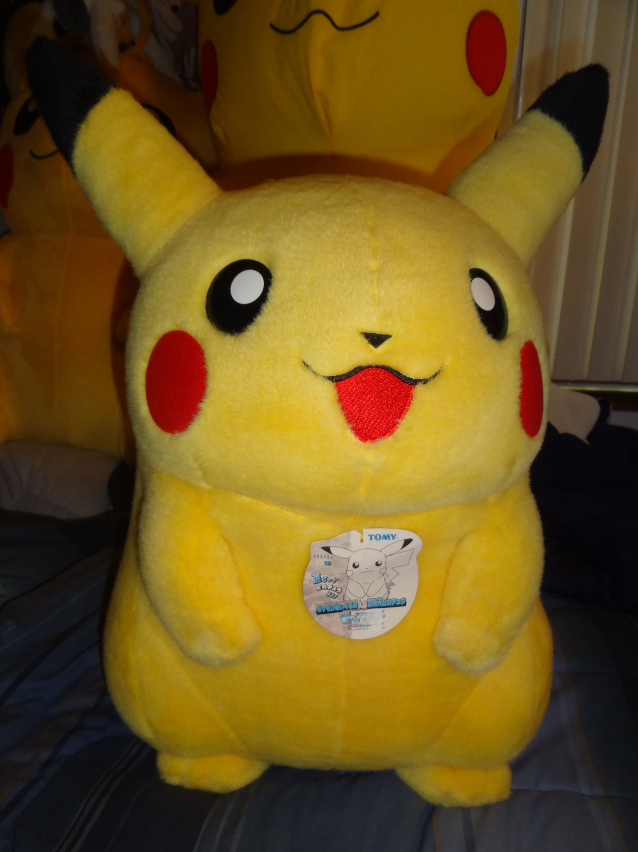 pacificpikachu:  This plush is the AG TOMY Super Oversized (Chou Tokudai) Pikachu!