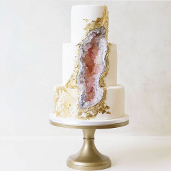 foodffs:  This New Geode Wedding Cake Trend