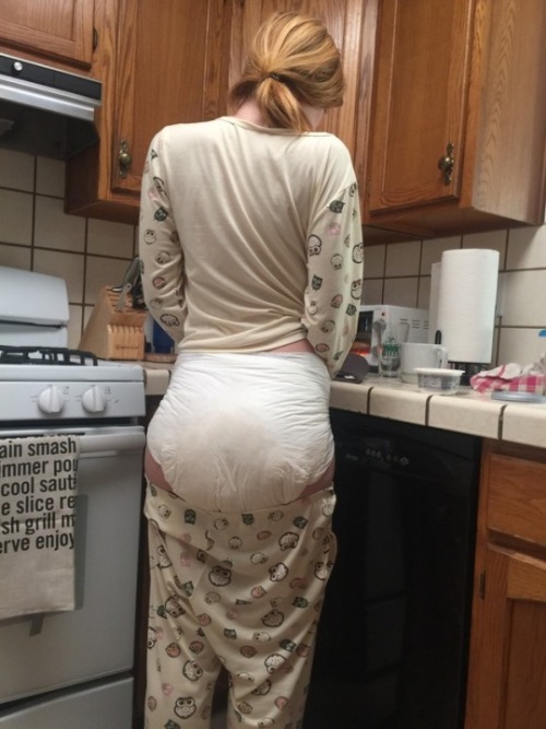 lillesara: Sara felt so ashamed as she had to stand in the kitchen with a poopy diaper and her pj&rs