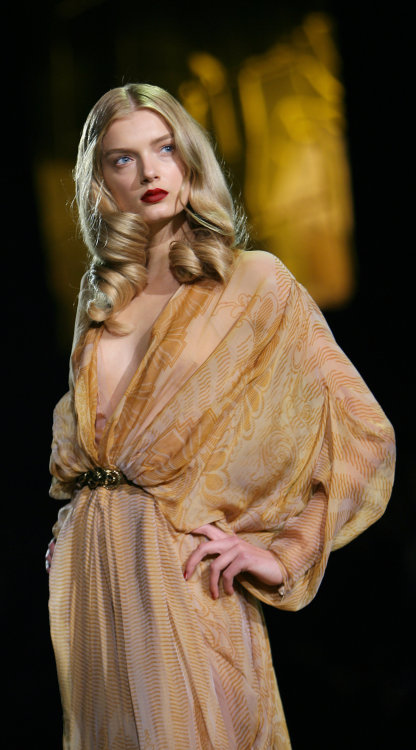 aleworldaddict:  Lily Donaldson at Roberto Cavalli F/W 2007 