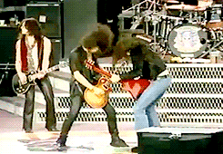 ripopgodazippa:  Lenny Kravitz & Slash (with GNR) performing Always On The Run circa ‘92  wet