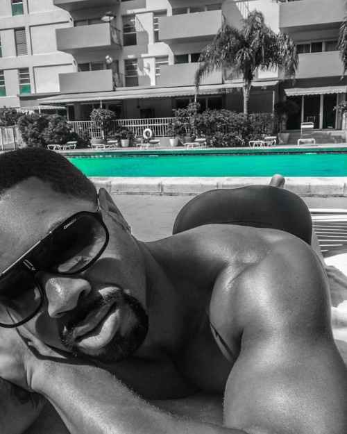 thecrownedone85: Friday’s by the pool…. #miamilife #miamiboy #sunbathing #sunshine #warmth #breeze #