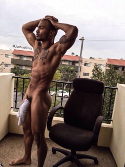 daddyhexxx:  Damn love his body… But looks