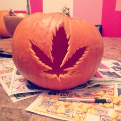 om1tted:  om1tted:  my pumpkin :)  i guess i can start reblogging this again bc october, any ideas for this years pumpkin? :) 