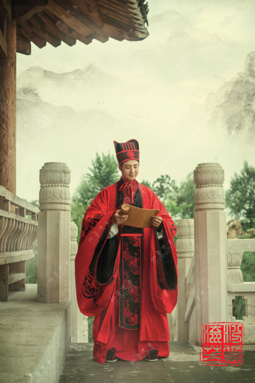 Traditional Chinese fashion, hanfu wedding in Han dynasty style. 粉黛流芳