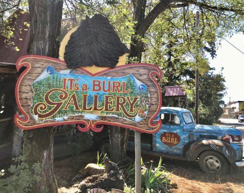 magicalandsomeweirdhometours: Look at this place in Kerby, Oregon.  This artists’ collective was sta