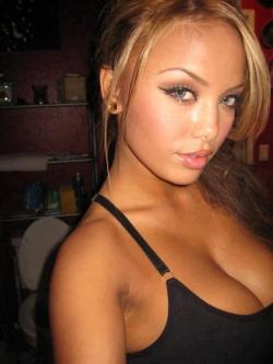 http://www.tumblr.com/blog/daily-babes