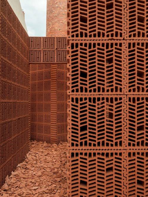 odedalony: (via Types of Spaces Brick Installation by Palma & Hanghar | Yellowtrace)