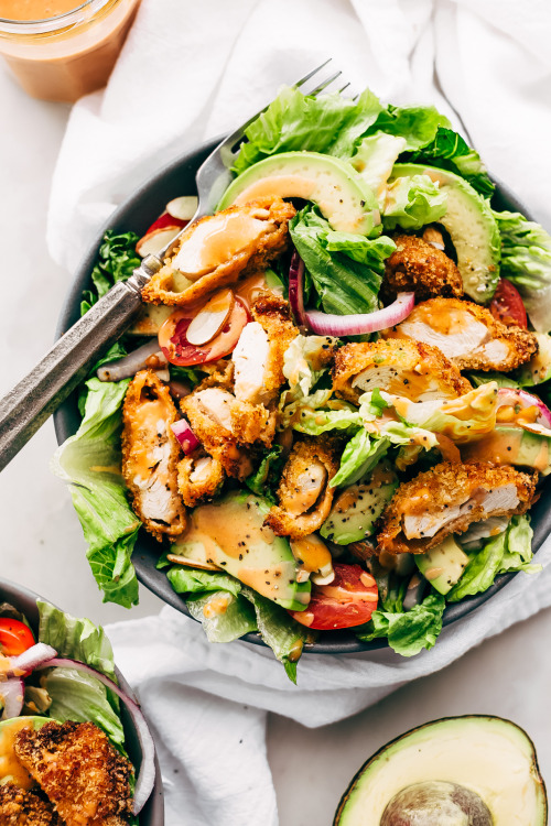 daily-deliciousness:  Crispy chicken salad with sriracha honey bbq dressing