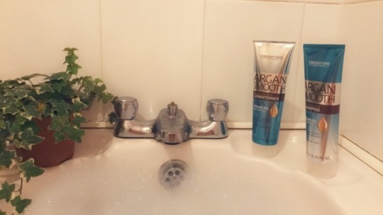 la-vie-en-r0se-x:  kinkydaydreams: kinkydaydreams: how to people take cute bath photos