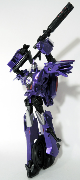 I used metallic purple and flat black to repaint Warrior class Fracture and made some wear-effect on