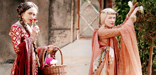 madeleineengland:annaofcleves:(✿◡‿◡)ﾉ*:･ﾟ✧Ophelia (2019)