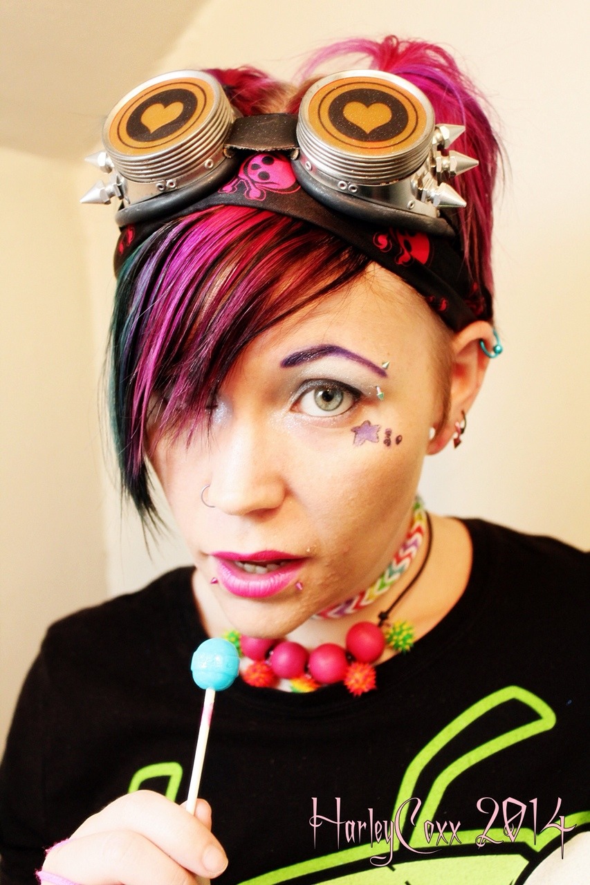 harleycoxx:  New photo set like &amp; re-blog !!!