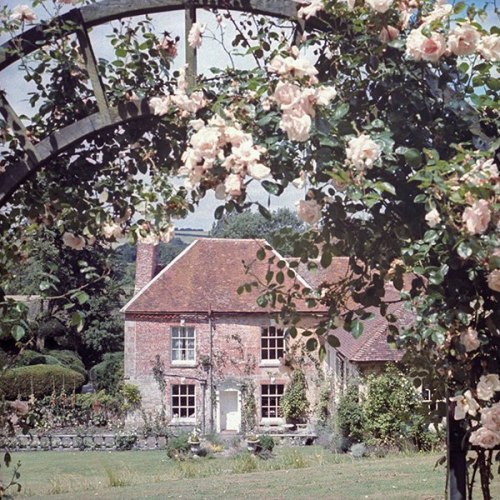 theladyintweed:Cecil Beaton’s House 
