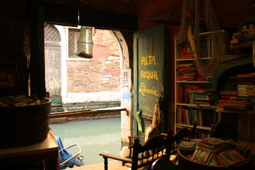 ineffable-gaudiness:Libreria Acqua Alta // Venezia, Italia 