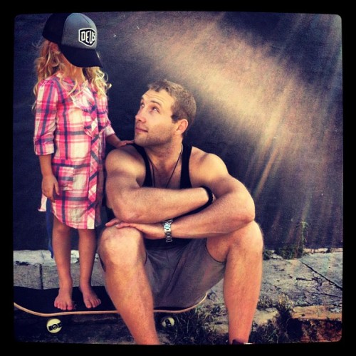 silentwilight: Jai Courtney with his godchildren Jesse &amp; Indi Whitfield (Andy Whitfield&rsqu