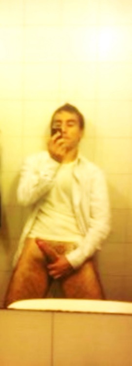 awesomelittlebad:  amateurcamcl:  Tan rico este weon  Papacito !!! 