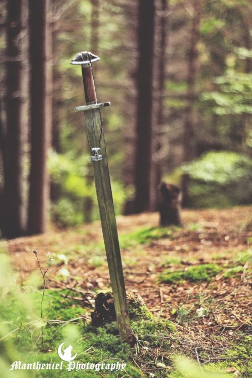 ladymantheniel:Viking swordPhoto by :https://www.facebook.com/ManthenielPhotography