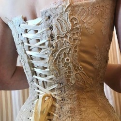 espartilhos:  #Repost @darkgardencorsetry • • • • • • One last photo of this lovely heirloom corset. ✨ #Repost @missdarkgarden: Honoring ancestors and history, this wedding corset incorporated antique lace passed down from the bride’s