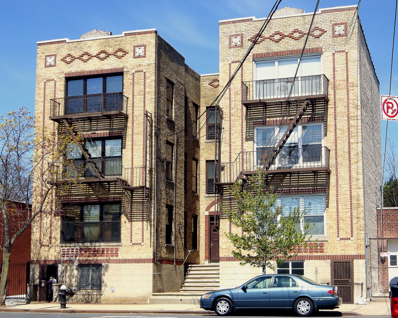 Wandering New York, An apartment house in Allerton, the Bronx.