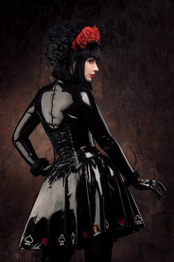 latexfashion:  pelennanor:  Anastasia by Violet-Spider   Applique details on skirt hem. 