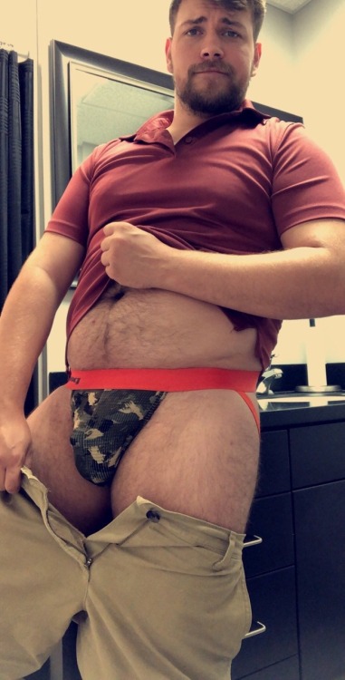 showmeyourholebro:  dad-bods:  Fuckin woof.   Follow me on Twitter 👈 