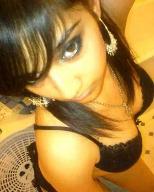 prit1432pr:  indian-sexy:  With love Indian-Sexy 💋 💋 💋   Beautiful Desi