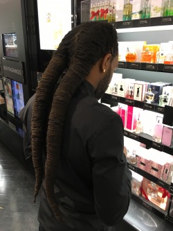 blckmvmba:  tomfordvelvetorchid:  gelatinadeleche:  Steven at Sephora has the best hair. He knows I took this, FYI.  omg   Omg  He really does