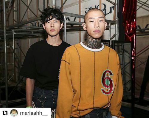 #Repost @marieahh__ ・・・ Backstage at Youser SS17. . . #hanseungsoo #hanseungjae #backstage #seoulfas