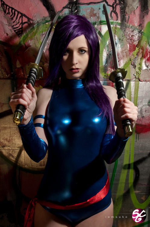 ultra-friki-blog:  Cosplay girlCosplay girl Twitter