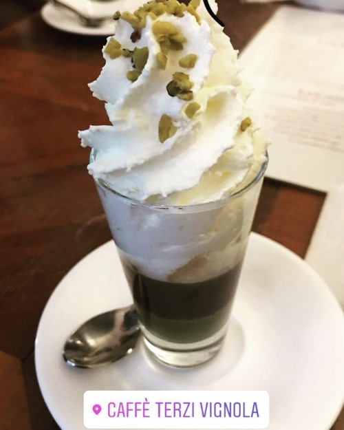 Caffè al pistacchio. Dieta domani. #magridomani #caffeterzi #vignola #pistacchio #afternoonsnack #co