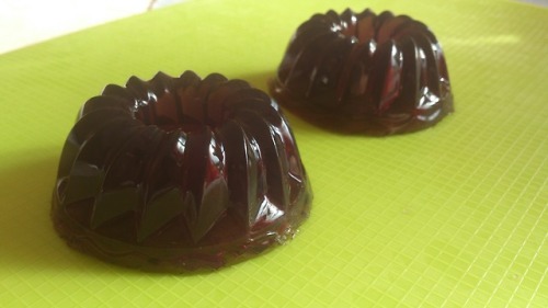 Super wiggly Frosted Plum shower jelly![photo by cookie-and-the-cat]
