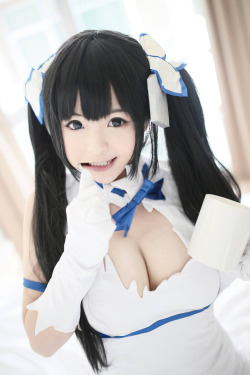 Sexycosplaygirlswtf:  Cosplay-Soul:  Hestia | Dungeon Ni Deai Wo Motomeru No Wa…