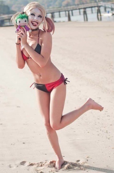 whatimightbecosplaying:  For more Hot Super Hero ladies check out http://whatimightbecosplaying.tumblr.com
