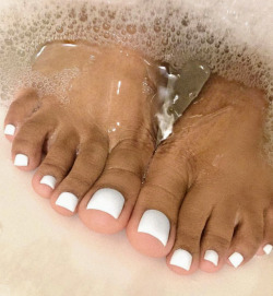 The Love of Female Feet & Toes