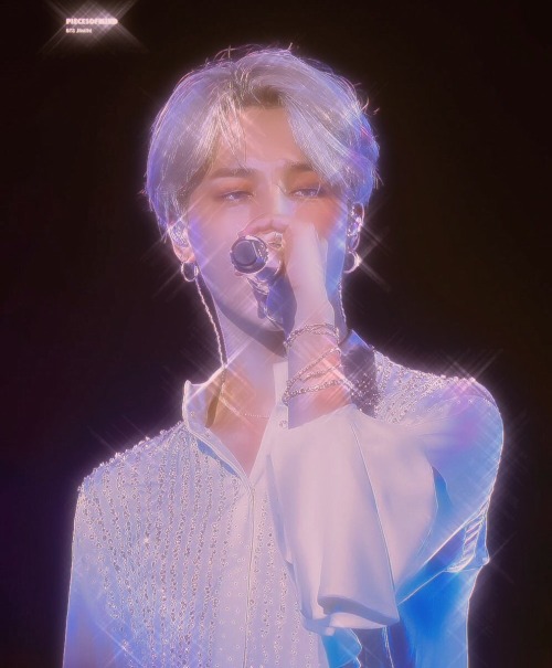 Im Really Enjoying This Whole 90s Look Going On