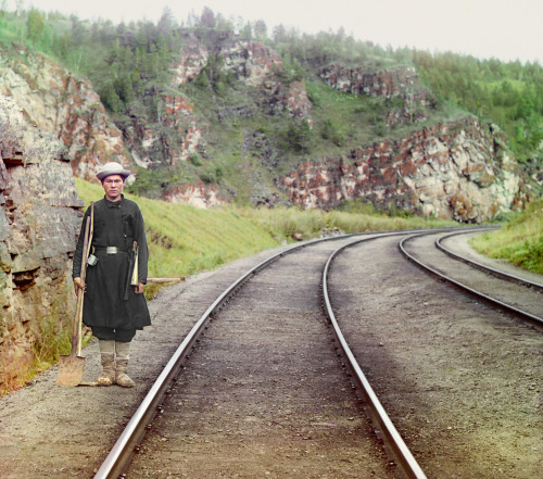 bathtub-gin:Bashkir switchman on the Trans-Siberian Railway Sergei Prokudin-Gorsky(Circa 1910) 