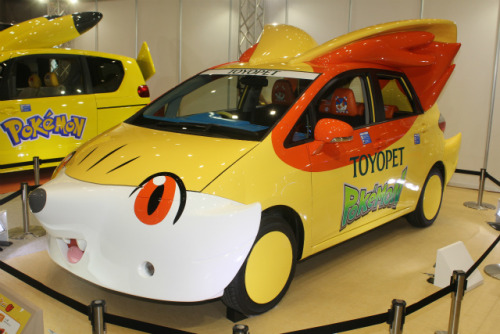 t-jaye:pokemon-global-academy:Pictures from Tokyo Toy show 2014 where Pokemon Car Fennekin Edition w