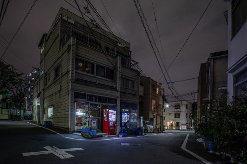 nevver:Tokyo sleeps tonight, Robert Götzfried