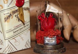 sosuperawesome:  Miniature sculptures in bell jars including the Conquered Heart, Brain in Love and Butterflies in my Stomach by damnfrenchdesserts on Etsy  • So Super Awesome is also on Facebook, Twitter and Pinterest • 