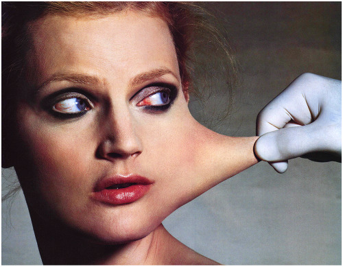 robertocustodioart:Guinevere van Seenus by Irving Penn 2005