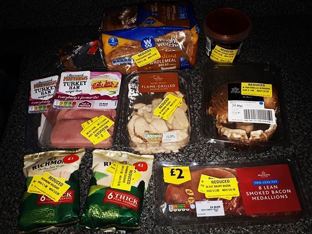 IN QUEST OF FRESH FOOD FOR LESS? Shopping on afternoons and evenings are the best…Here’s £13.00 worth of reduced food for 91p that we got from Morrisons today.
#supermarketsavings #livewellforless #shoppingsavings #yellowlabels #RTC...