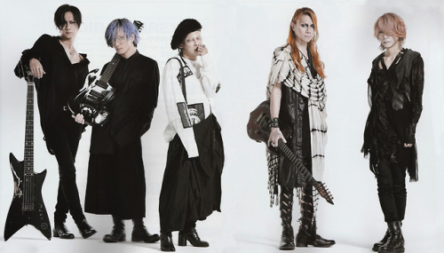 robiconic:GiGS 2018.11 No.476DIR EN GREYBuy it [HERE]