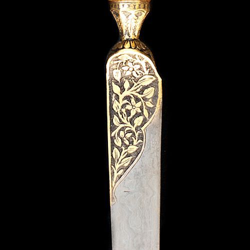 art-of-swords:  Kard DaggerDated: 19th centuryCulture: IndianMedium: steel, gold, enamelMeasurements: ovarall length 32.6cmThe enamelled gilt-hilted steel dagger features a tapering watered steel blade, the forte overlaid with gold decoration consisting