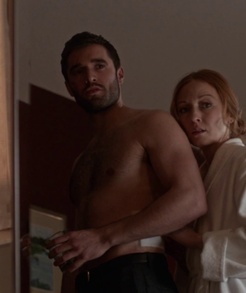 hotashellcelebmen:  More here :https://auscaps.me/2017/11/29/josh-bowman-shirtless-in-time-after-time-1-11-i-fall-behind/