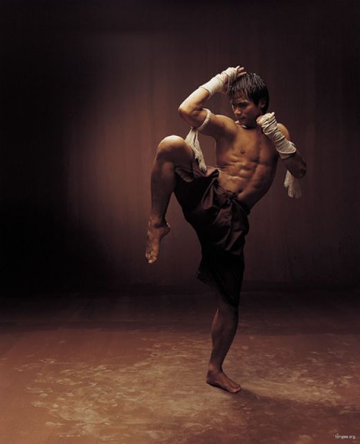 beam-meh-up-scotty:  Yes!!!   Tony jaa is a monster!!!!