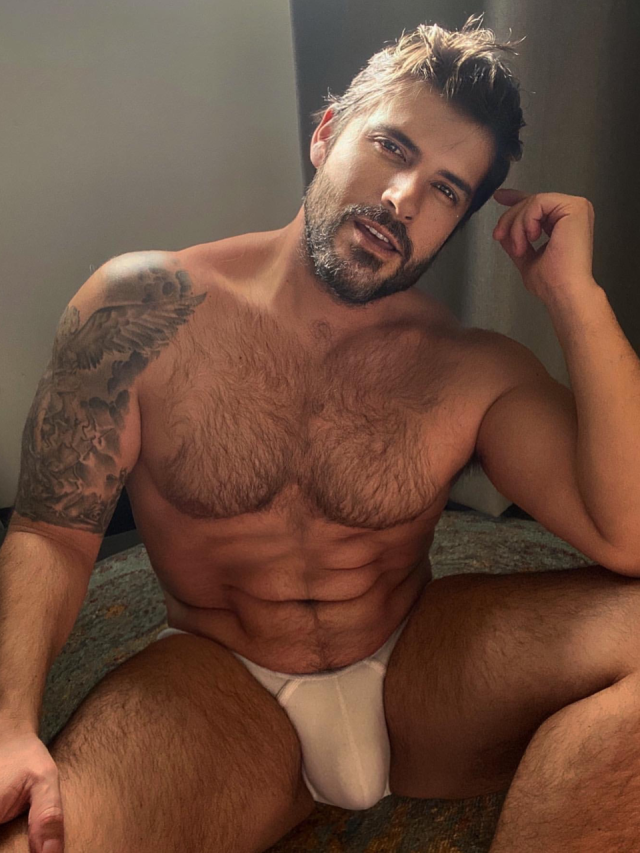 spiderman021:hairynakedandnotafraid:Underwear, bulges and hunks!Follow @spiderman021 for more hot guys!  ||  Skype me at  spiderman_021  ||  Send me your bulge via submissions or messages!  ;)